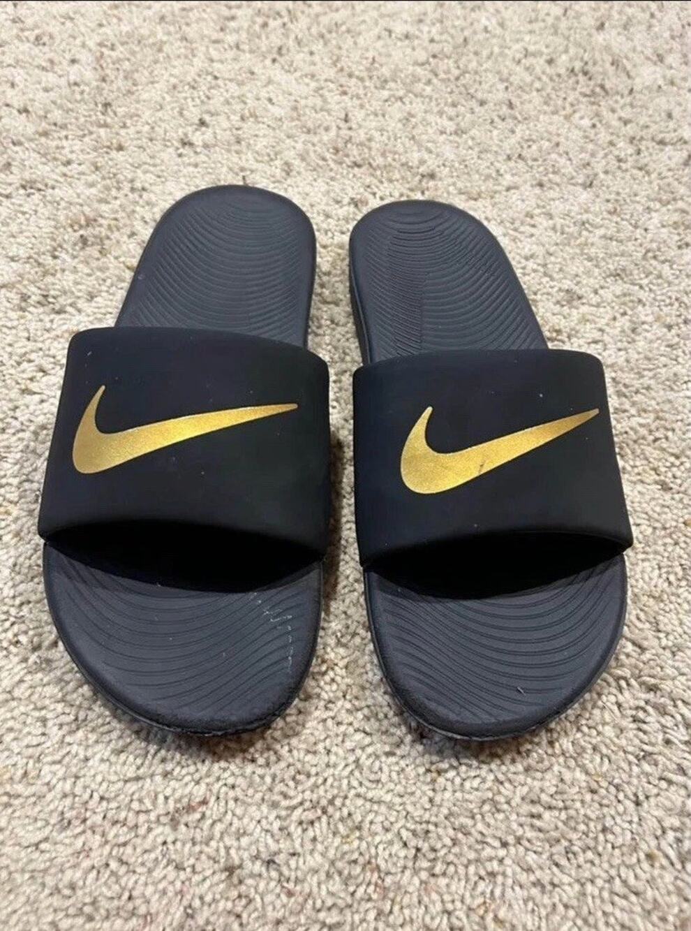 NIKE size 7Y 7 youth/men’s (or women's 9) BLACK GOLD Slides C26